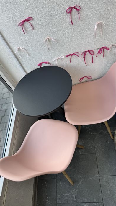 Стіл високий барний/Рожеві стільці