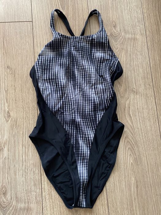 Слитный купальник