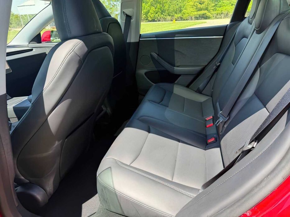 Tesla Model 3 Long Range      2025