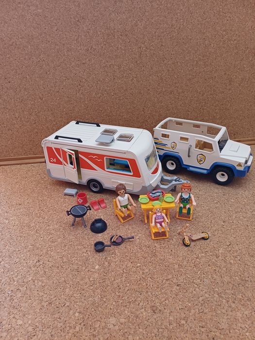 Playmobil caravana, jipe,figuras e acessórios 
Conjunto