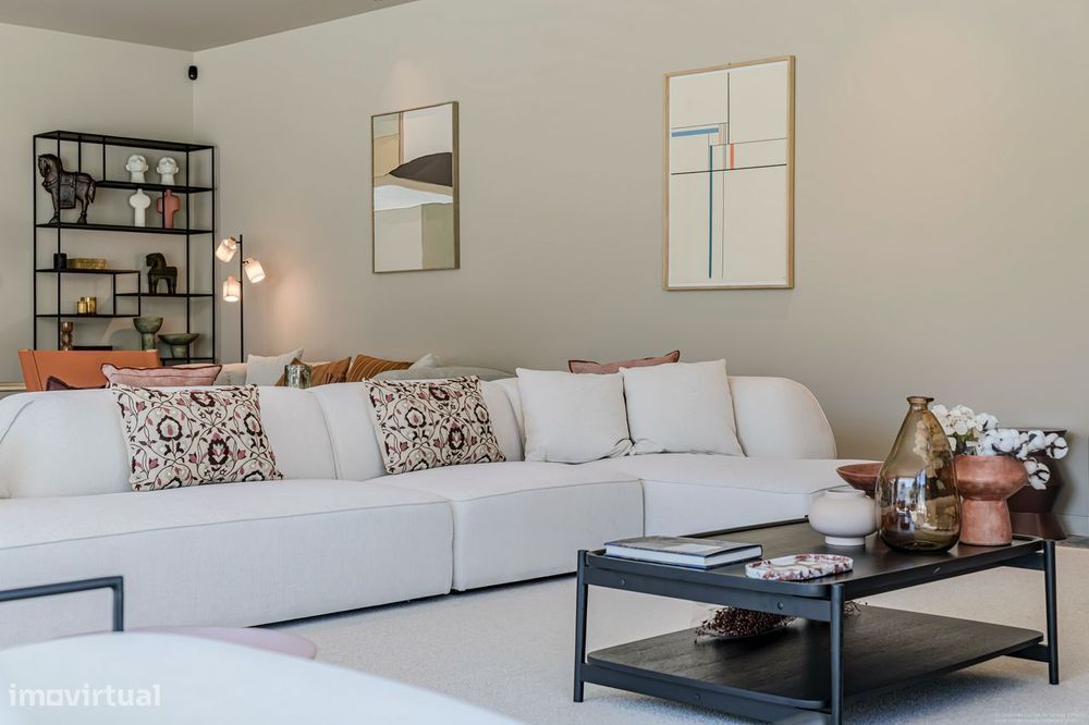 Moradia T5 com piscina, jardim e garagem em Birre, Cascais