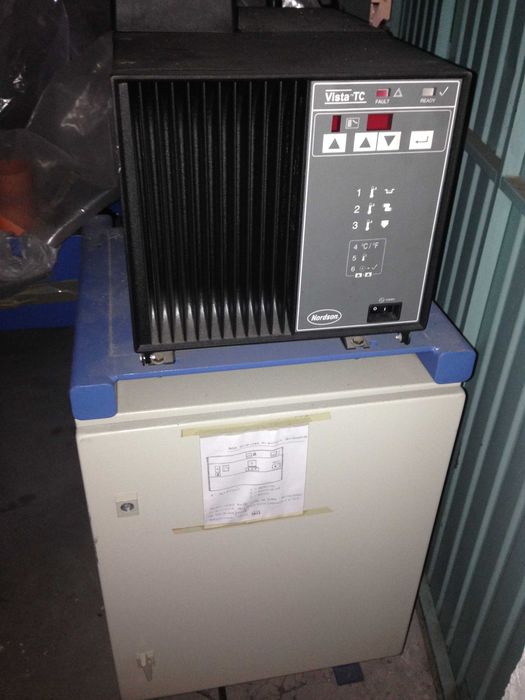 Máquina de cola quente rotativa com tanque Nordson Hotmelt - usada