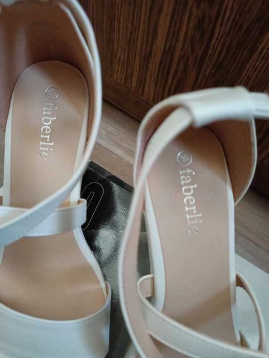 Sandały faberlic kremowe 39