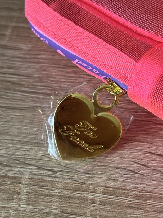 Różowa kosmetyczka Too Faced