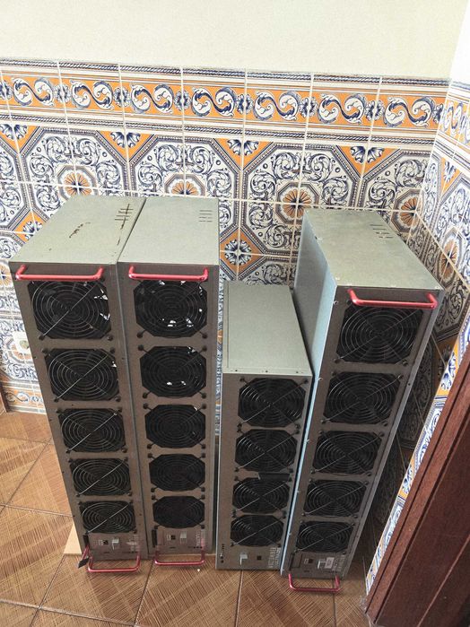 Vendo Rigs Octominer X8 e X12 para Mineração