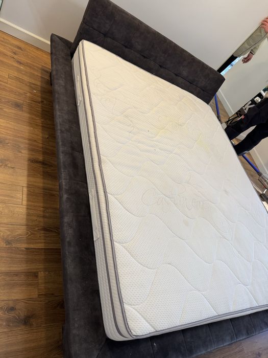 Lozko z litego  drewna