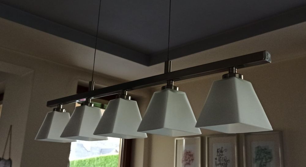 Lampa z regulowaną wysokością