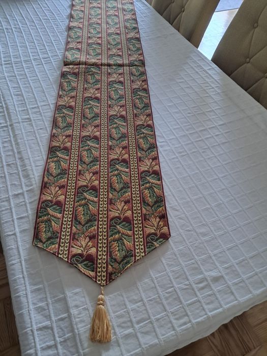 Caminho de mesa novo