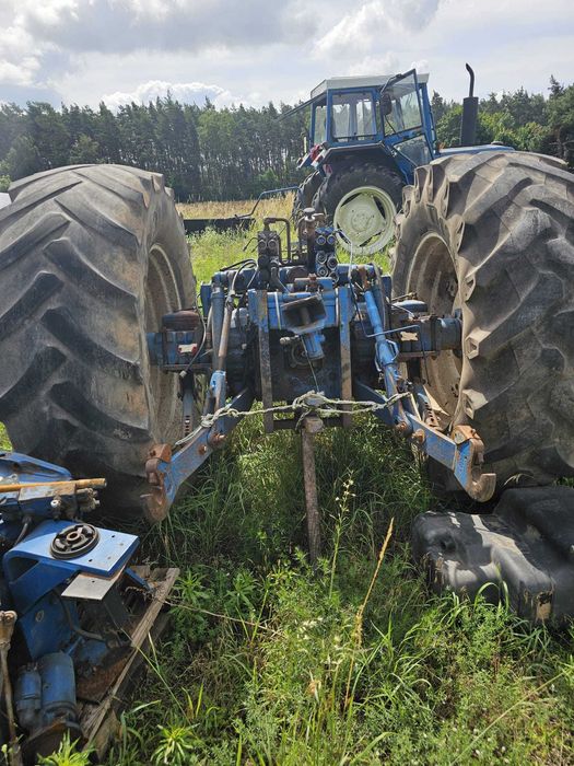 Ciągnik New Holland uszkodzony