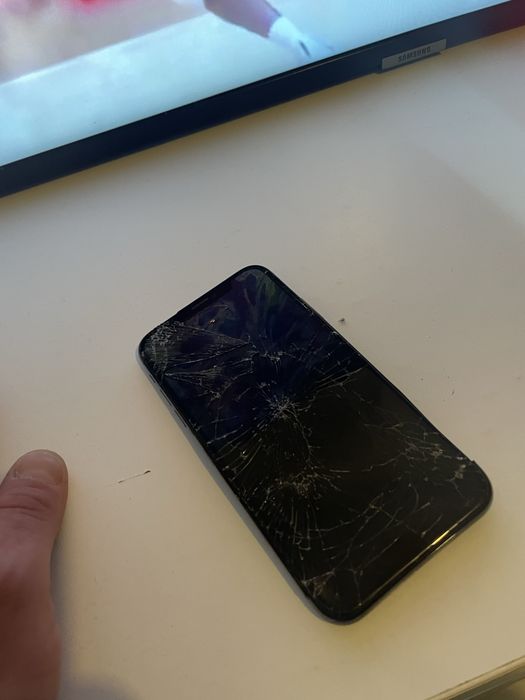 IPhone X. Zbity! Na części! Bateria 90%!