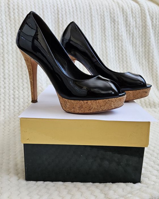 Czarne szpilki na platformie