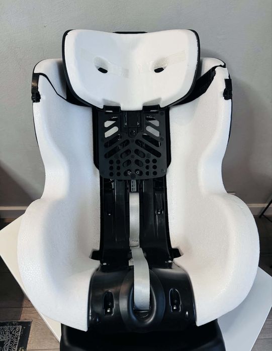 Fotelik samochodowy + baza