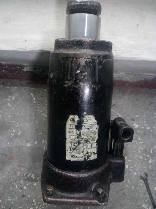 Продаю домкрат-пресс 25тс