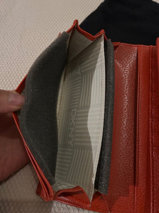 Carteira da marca DKNY