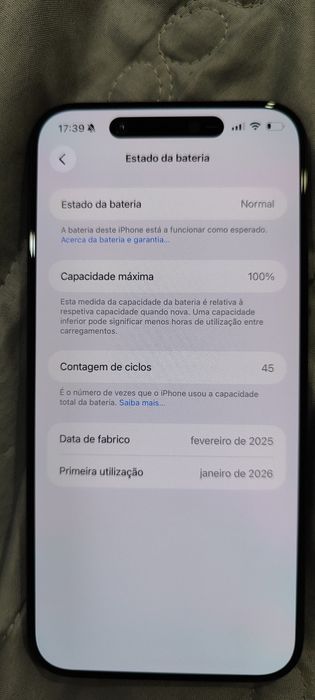 Vendo iPhone 15 pro max 256 GB (ofereço capas e películas)