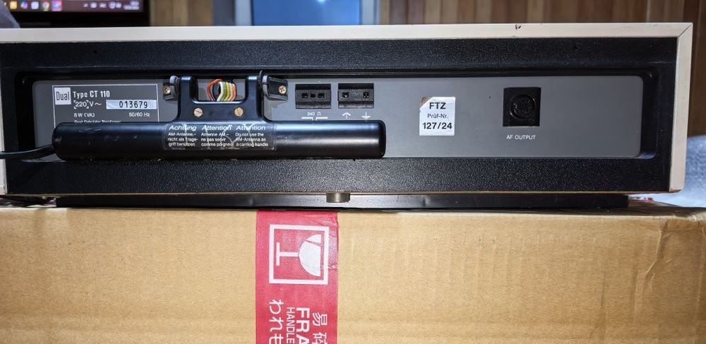 Радио тюнер Dual CT 110 Stereo ,диапазон -"FM (87.5–108 МГц), MW (СВ), LW (ДВ) и SW (КВ)"