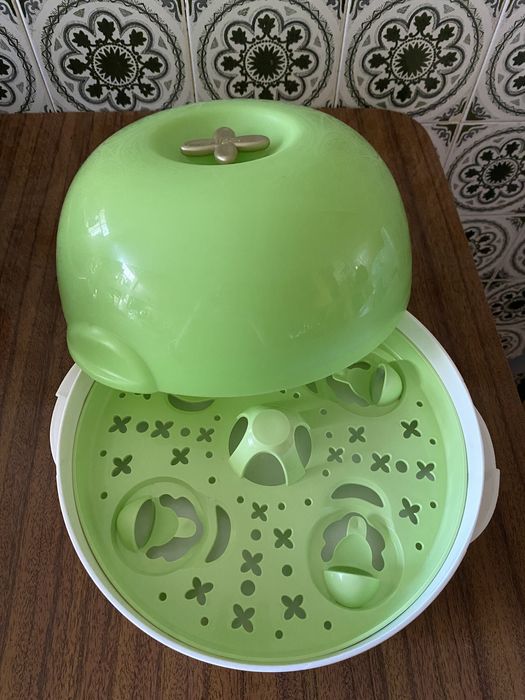 Vários artigos para bebés e mães