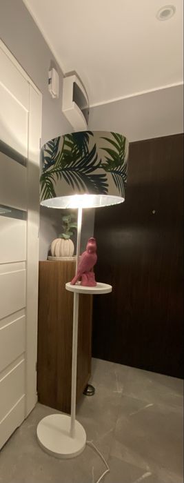 Piękna lampa stojąca