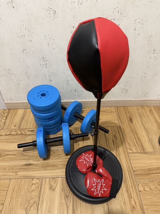 Гантелі та боксерська груша