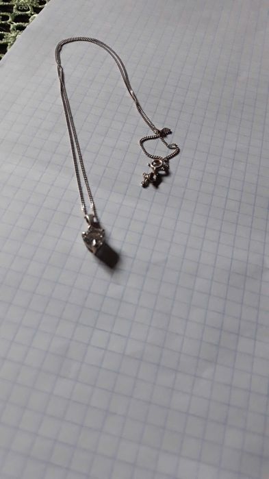 Sprzedam srebrny łańcuszek z wisiorkiem