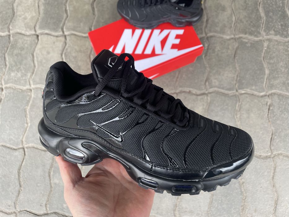 Nike Air Max TN Plus Ultra Triple Black в наявності.