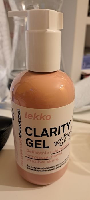 Żel oczyszczający do twarzy z LEKKO