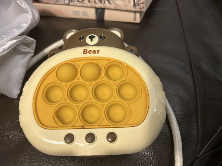 Zabawka bear pamieciowa popit grajaca stan idealna