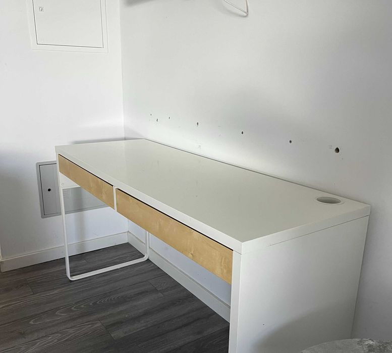 mesa secretária grande ikea em bom estado