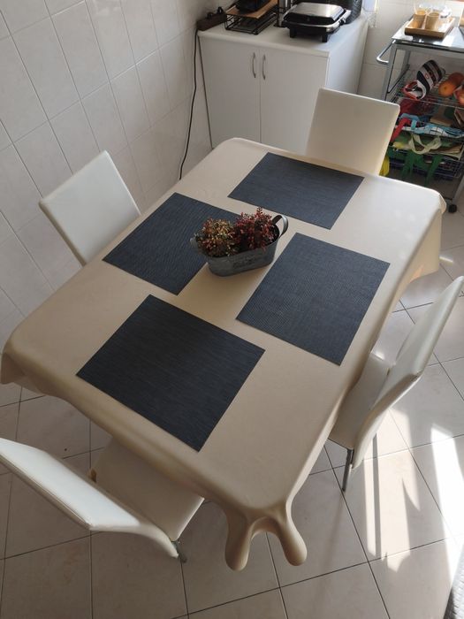 Mesa de jantar em granito