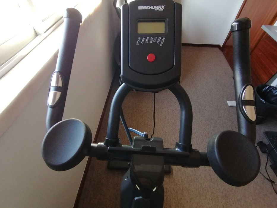 Bicicleta estática Beuhmax 3500 - Volante Inércia 25kg