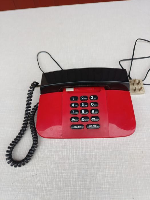 Aparat telefoniczny z PRL-U, sprawny