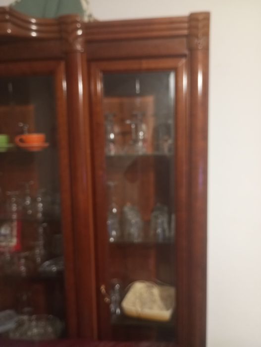 Vendo um armário 200€ com os copos fica a 300€