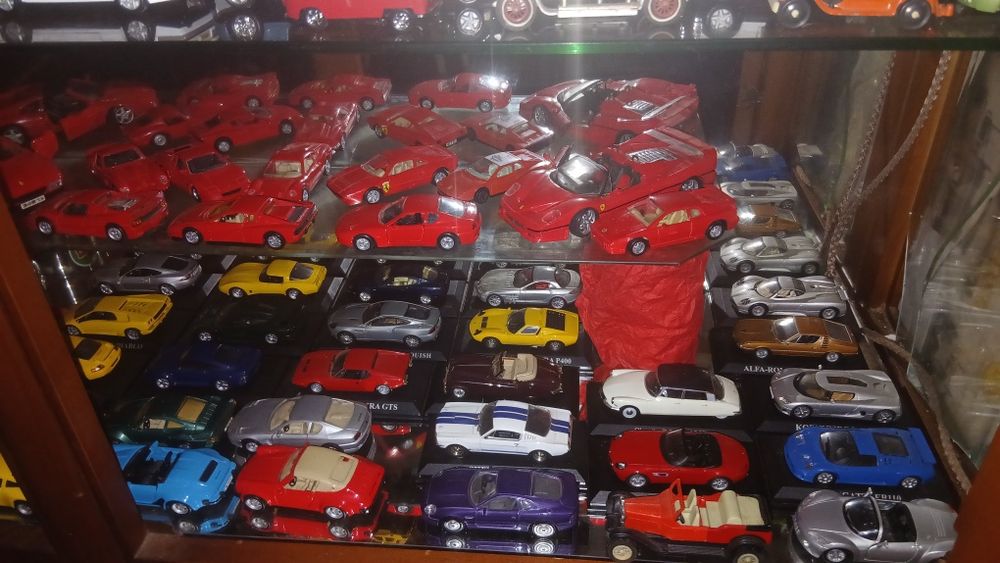 Colecao  170 carro minitura por  700 €