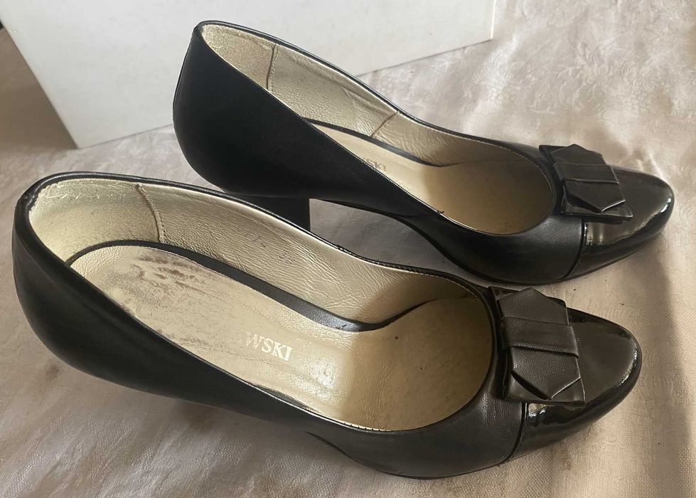 Czarne eleganckie czółenka rozm. 38