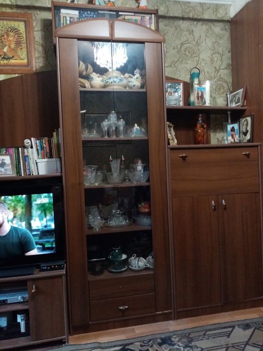 Стенка горка в гостинную в нормальним состоянии,