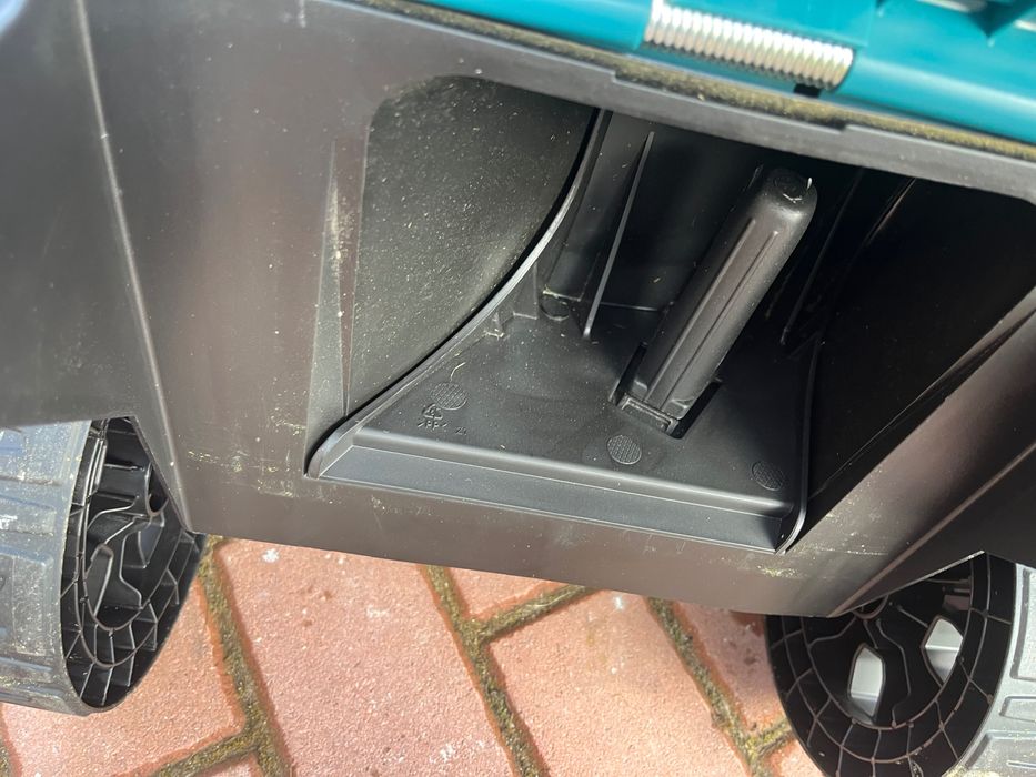 Kosiarka akumulatorowa 33cm 1x5Ah Makita DLM330ST