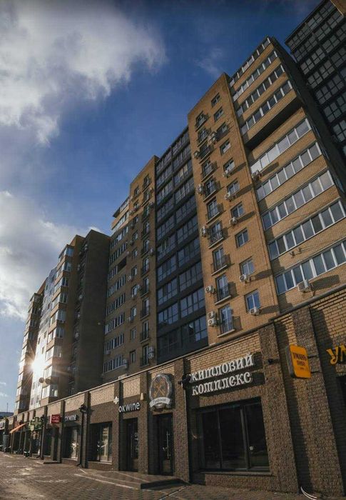 Продаж просторої квартири в одному з найкращих житлових комплексів Черкас у центрі міста
