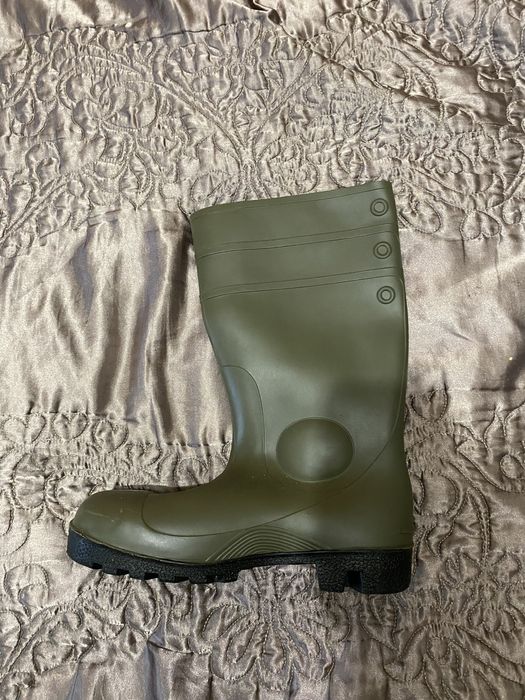 Продам резиновые сапоги Dunlop 43 размера в отличном состоянии