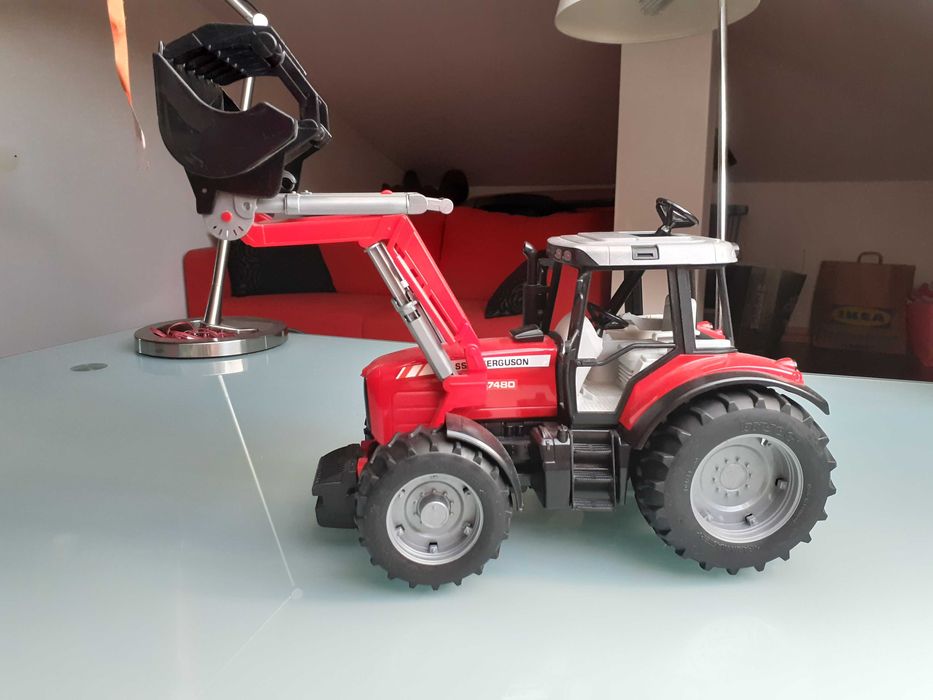 Trator Massey Ferguson 7480 (Bruder)