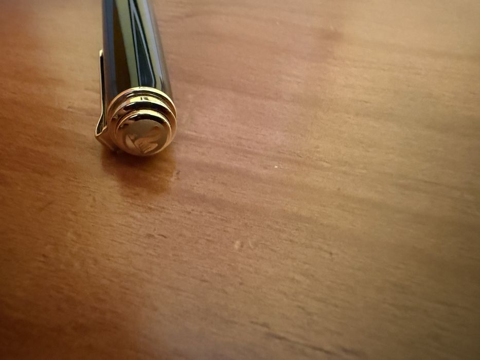 Caneta Pelikan souverän M600