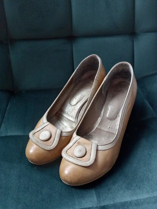 Buty na koturnie 39 roz. Skóra naturalna, carmelowe