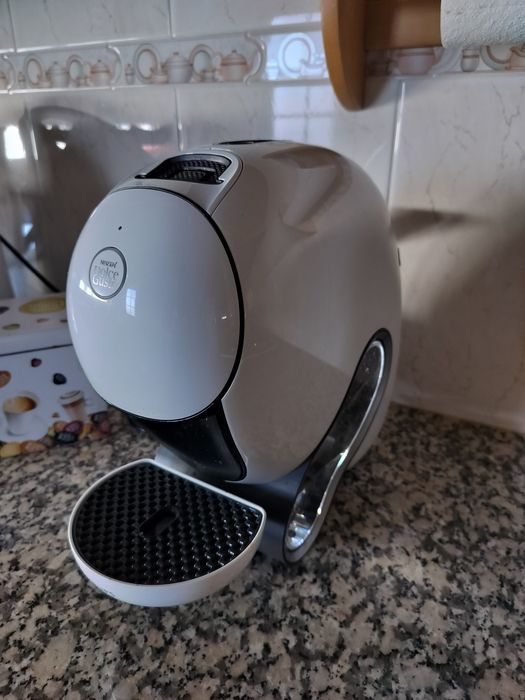 Máquina de Café Dolge Gusto Neo c/garantia