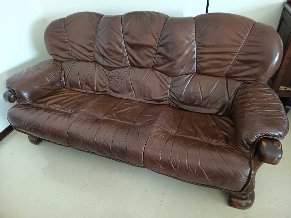 Terno de sofás em couro