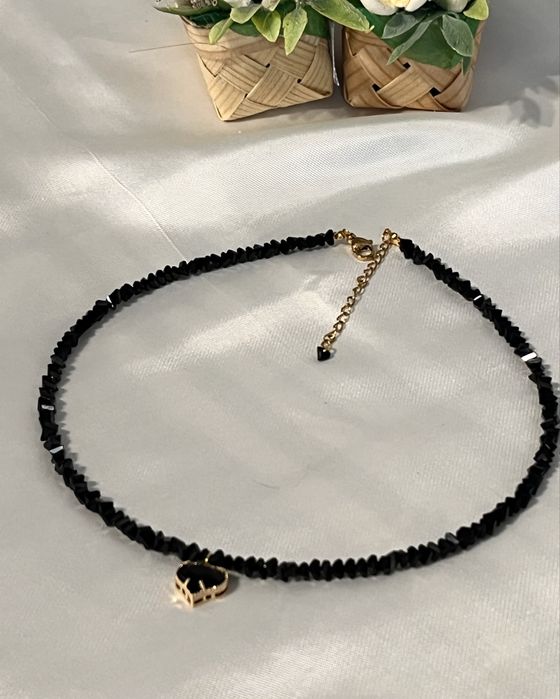 Чокер з гематиту з ланцюжками.