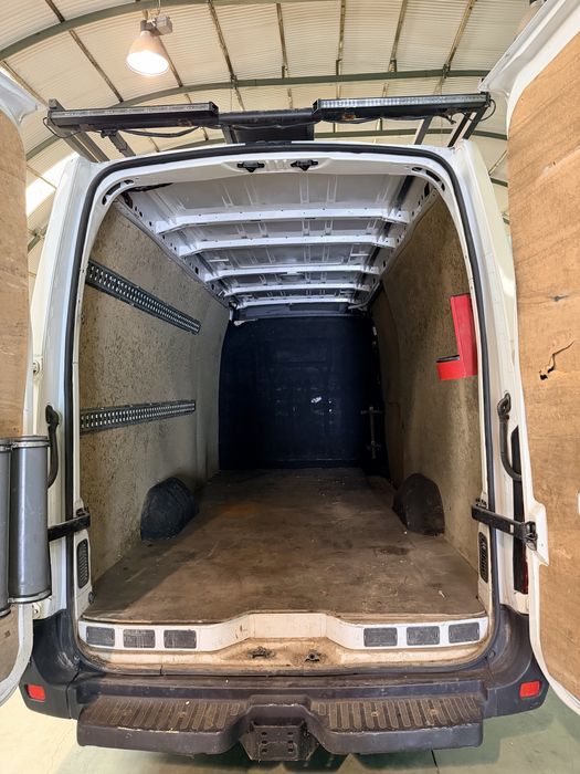 Opel Movano 2.3 L4H2 a trabalhar e andar, iva dedutivel,  grade de teto e barras de led’s incluídas.