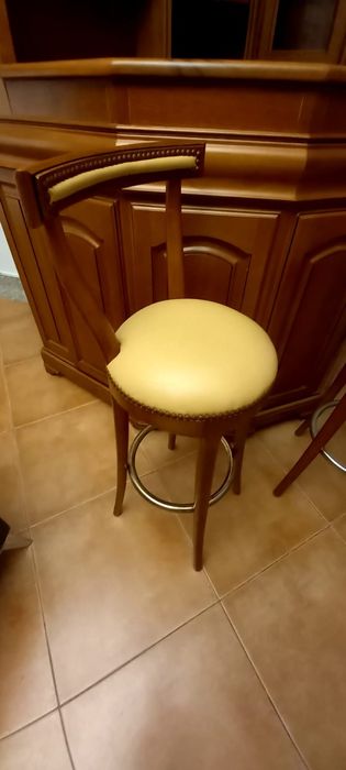 Bar de Canto em Madeira + 2 Bancos  (Como Novo)