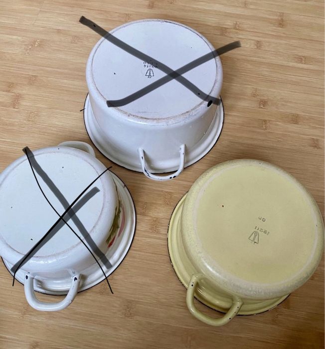 Кастрюля , миска емальована. Чайник