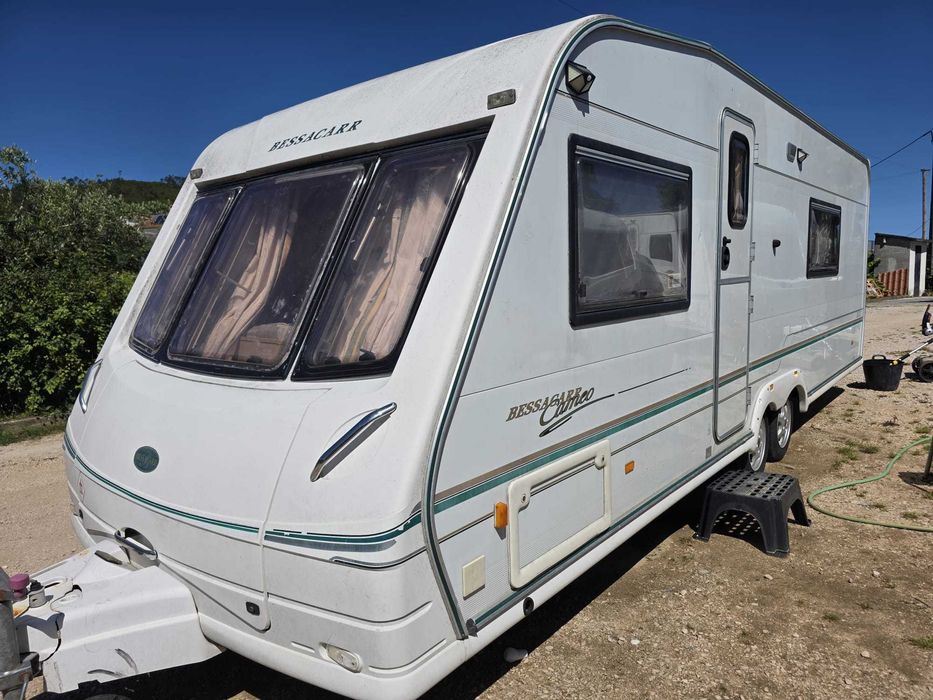 caravana inglesa Bessacar duplo rodado
