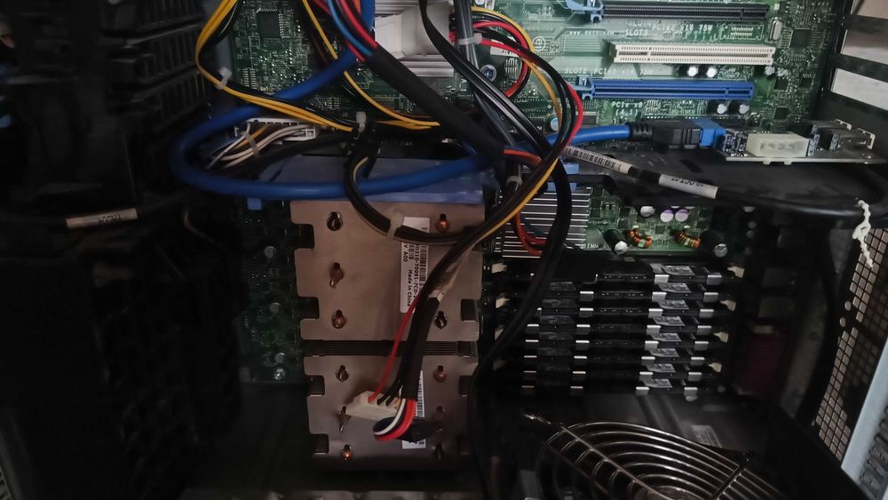 Dell Precision T5400  2× Intel Xeon DDR8Gb