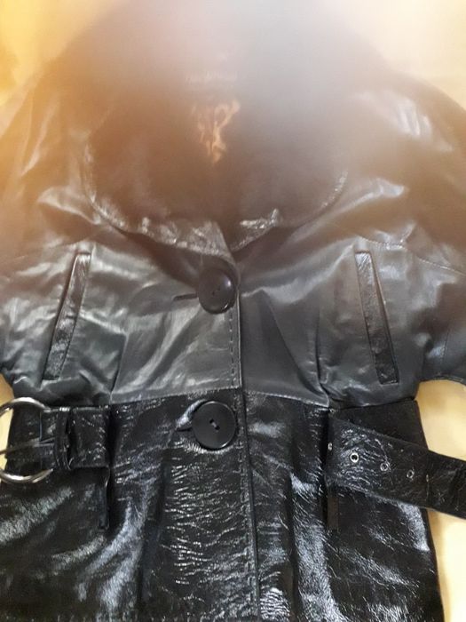 Кожаная куртка с перчатками